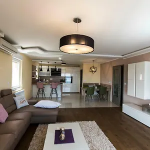  Apartment Sandra